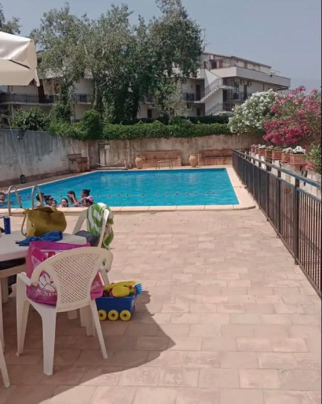 Emily Home Giardini-Naxos Buitenkant foto